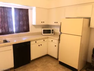 Photo #3: 2286683 Listing