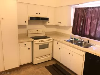 Photo #4: 2286683 Listing