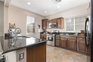 Photo #2: 2286713 Listing