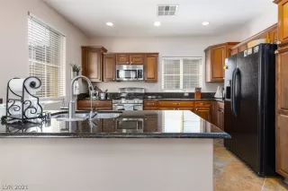 Photo #5: 2286713 Listing