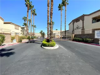 Photo #2: 2286716 Listing