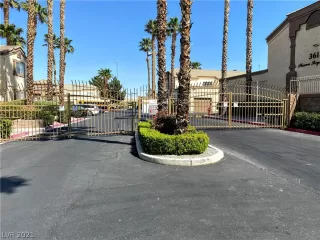 Photo #3: 2286716 Listing