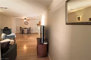 Photo #6: 2286716 Listing