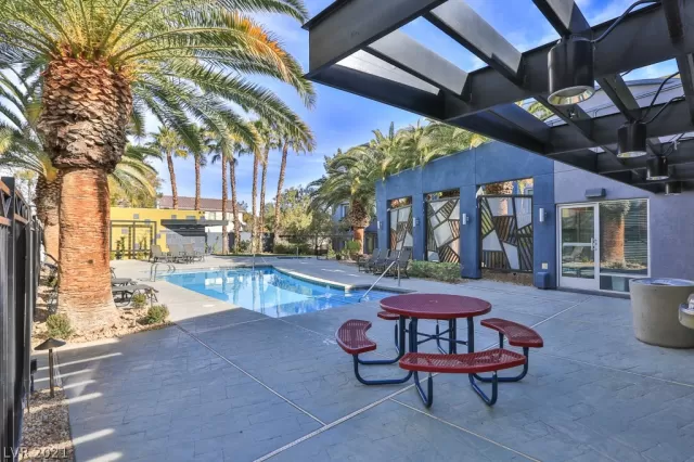 MLS: 2286733 Condo For Sale