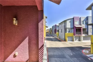 Photo #5: 2286733 Listing