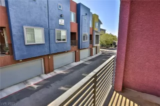 Photo #6: 2286733 Listing