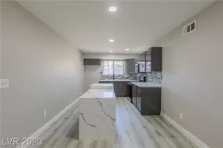 Photo #3: 2286752 Listing 