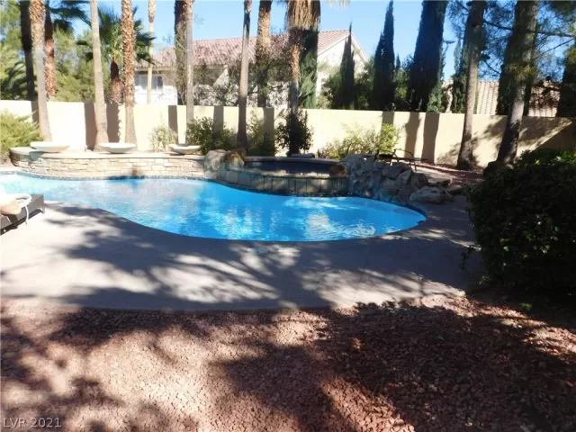 MLS: 2286829 Condo For Sale