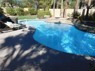 Photo #1: 2286829 Listing