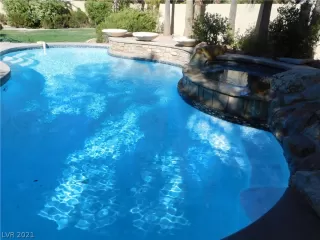 Photo #2: 2286829 Listing