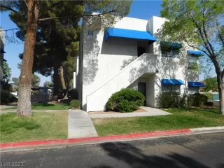 Photo #3: 2286829 Listing