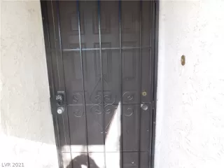 Photo #4: 2286829 Listing