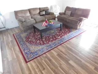 Photo #5: 2286829 Listing