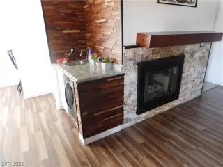 Photo #6: 2286829 Listing