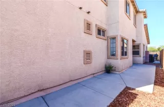 Photo #3: 2286861 Listing