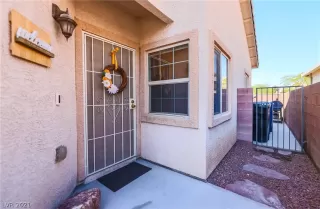 Photo #4: 2286861 Listing