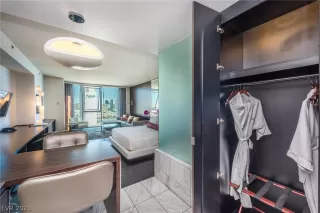 Photo #3: 2286869 Listing