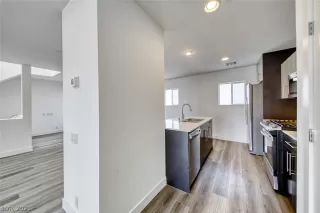 Photo #5: 2286927 Listing 