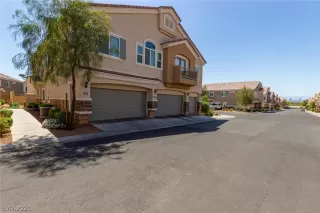 Photo #2: 2286977 Listing