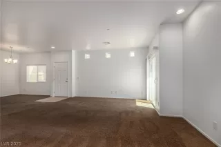 Photo #5: 2286977 Listing