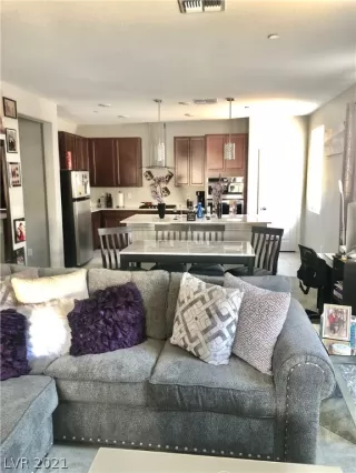 Photo #4: 2286981 Listing