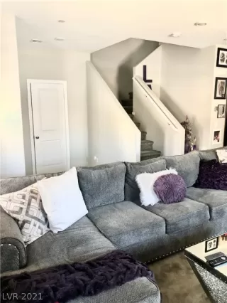 Photo #5: 2286981 Listing