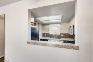 Photo #5: 2286984 Listing