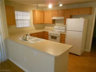 Photo #5: 2287017 Listing