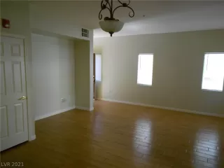 Photo #6: 2287017 Listing