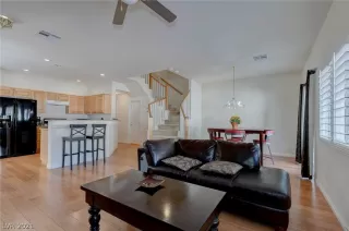 Photo #5: 2287066 Listing