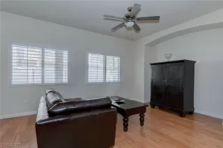 Photo #6: 2287066 Listing