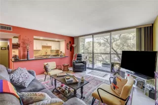 Photo #3: 2287145 Listing