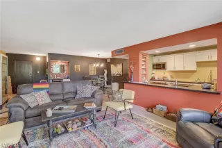 Photo #4: 2287145 Listing