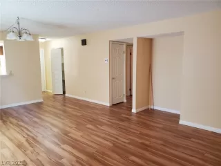 Photo #5: 2287150 Listing 