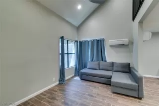 Photo #2: 2287328 Listing