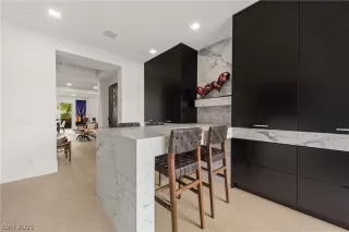 Photo #1: 2287378 Listing