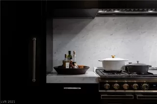 Photo #4: 2287378 Listing