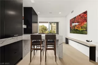 Photo #5: 2287378 Listing