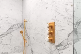 Photo #6: 2287378 Listing