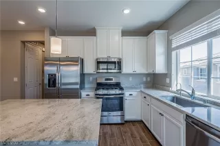 Photo #5: 2287404 Listing