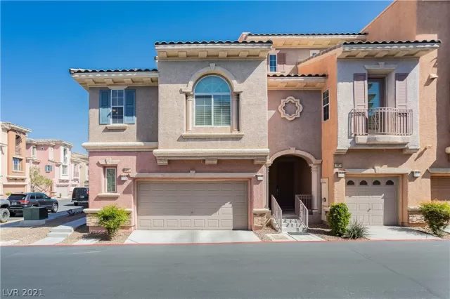 MLS: 2287559 Condo For Sale