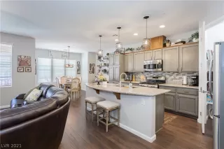 Photo #5: 2287559 Listing