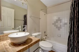 Photo #5: 2287566 Listing