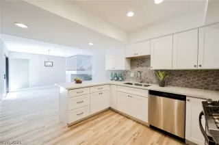 Photo #5: 2287612 Listing