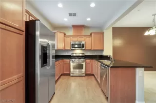 Photo #3: 2287624 Listing