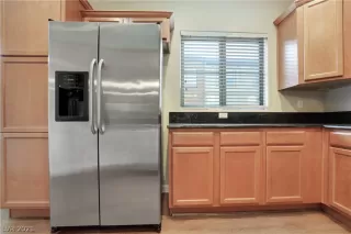 Photo #5: 2287624 Listing