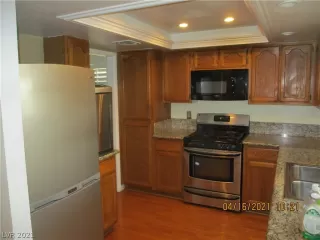 Photo #5: 2287628 Listing 