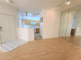 Photo #4: 2287673 Listing