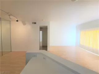 Photo #5: 2287673 Listing