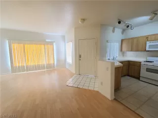 Photo #6: 2287673 Listing